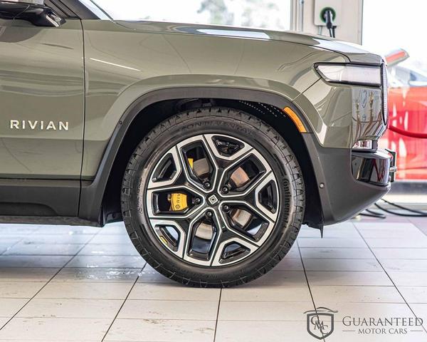 Photo of 2023 Forest Green Rivian R1S