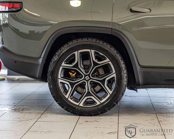 Photo of 2023 Forest Green Rivian R1S