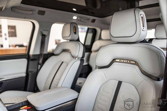 Photo of 2023 Forest Green Rivian R1S