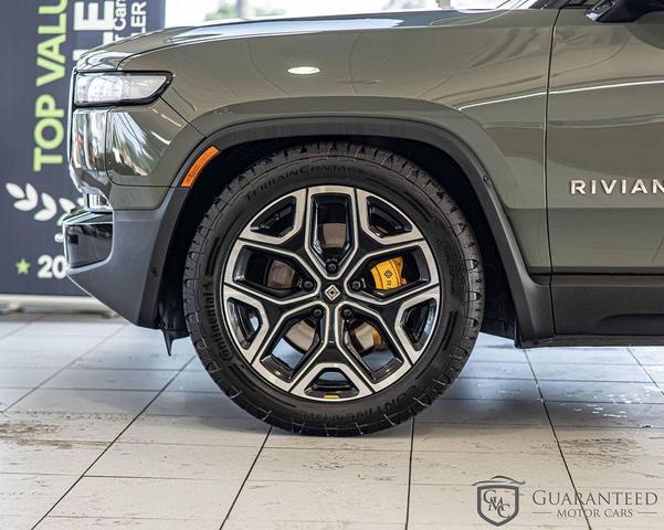 Photo of 2023 Forest Green Rivian R1S