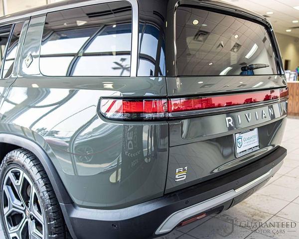 Photo of 2023 Forest Green Rivian R1S