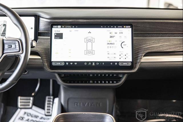 Photo of 2023 Forest Green Rivian R1S