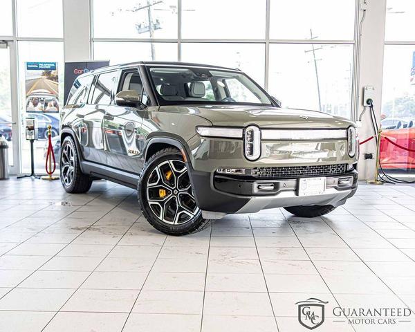 Photo of 2023 Forest Green Rivian R1S