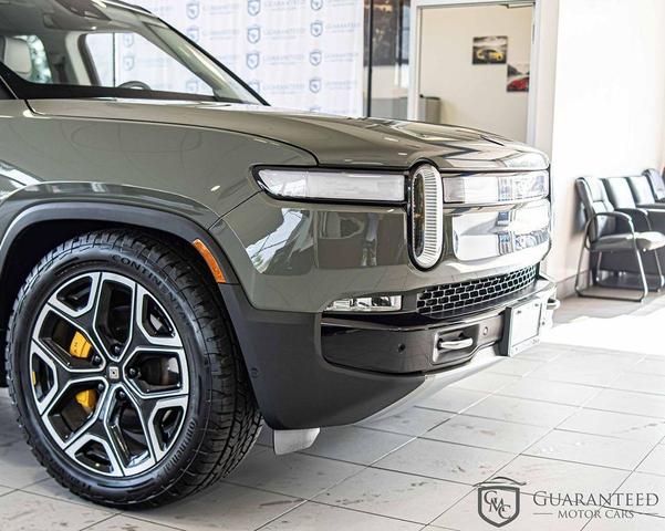 Photo of 2023 Forest Green Rivian R1S