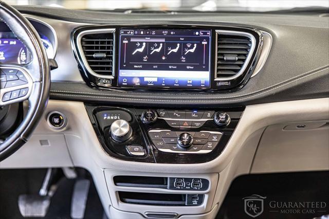 Photo of 2020 Bright White Clearcoat Chrysler Pacifica