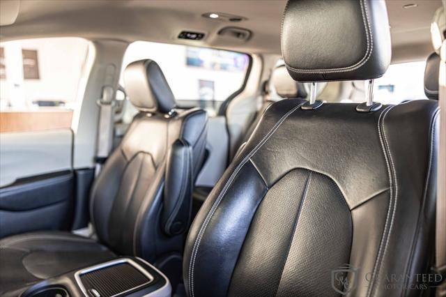 Photo of 2020 Bright White Clearcoat Chrysler Pacifica