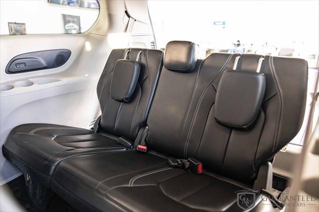 Photo of 2020 Bright White Clearcoat Chrysler Pacifica