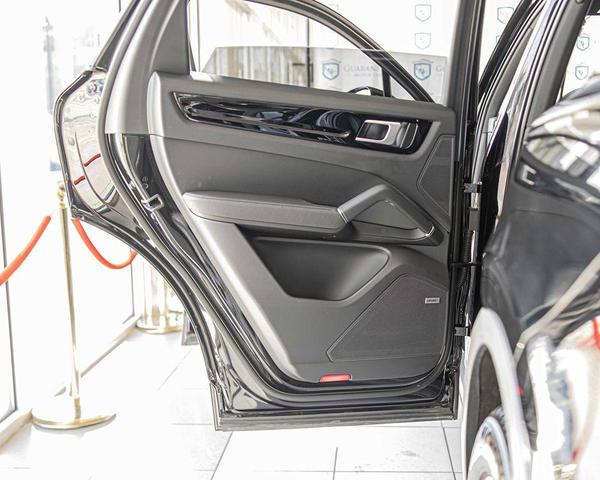Photo of 2022 Black Porsche Cayenne
