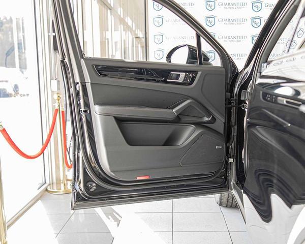 Photo of 2022 Black Porsche Cayenne