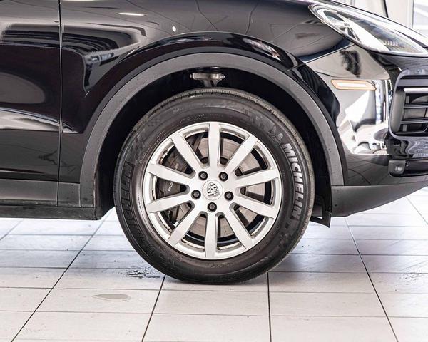 Photo of 2022 Black Porsche Cayenne