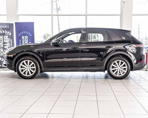 Photo of 2022 Black Porsche Cayenne
