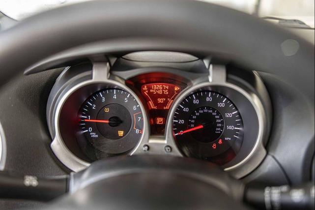 Photo of 2011 Chrome Silver Nissan Juke
