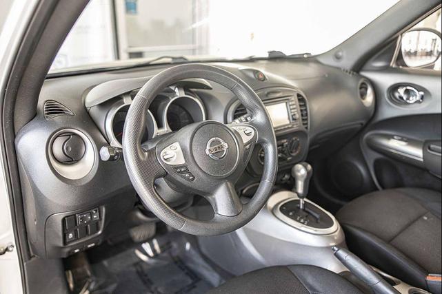 Photo of 2011 Chrome Silver Nissan Juke