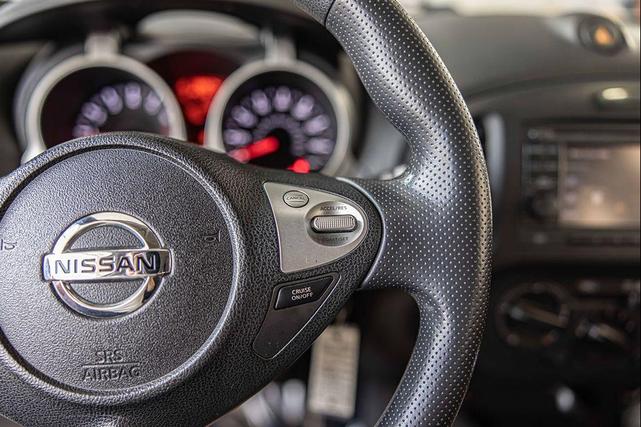 Photo of 2011 Chrome Silver Nissan Juke