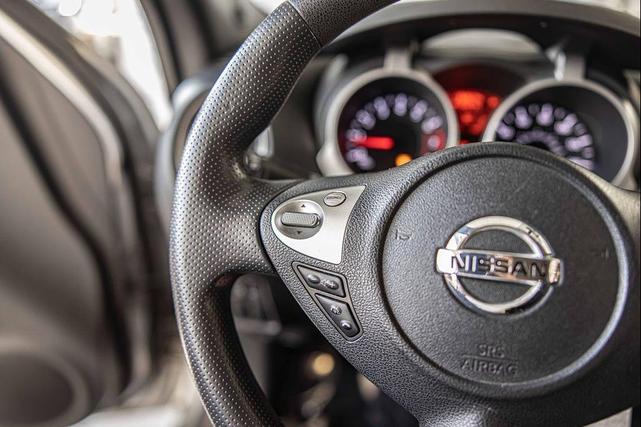 Photo of 2011 Chrome Silver Nissan Juke