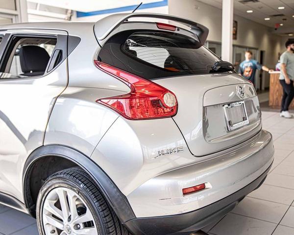 Photo of 2011 Chrome Silver Nissan Juke