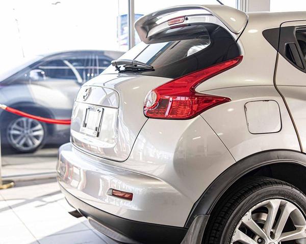 Photo of 2011 Chrome Silver Nissan Juke