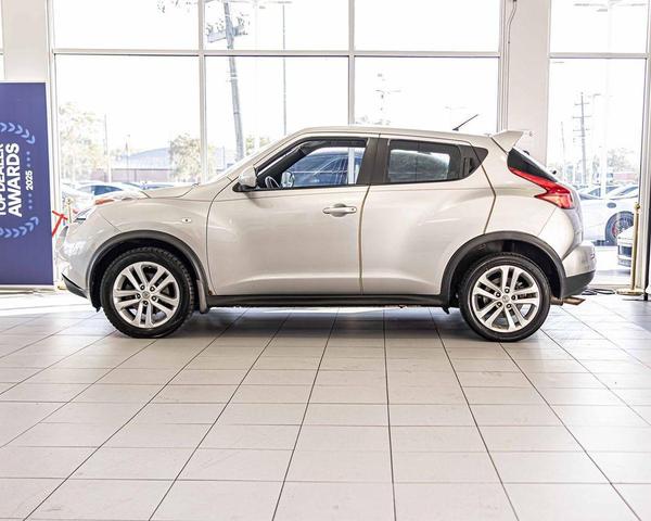 Photo of 2011 Chrome Silver Nissan Juke