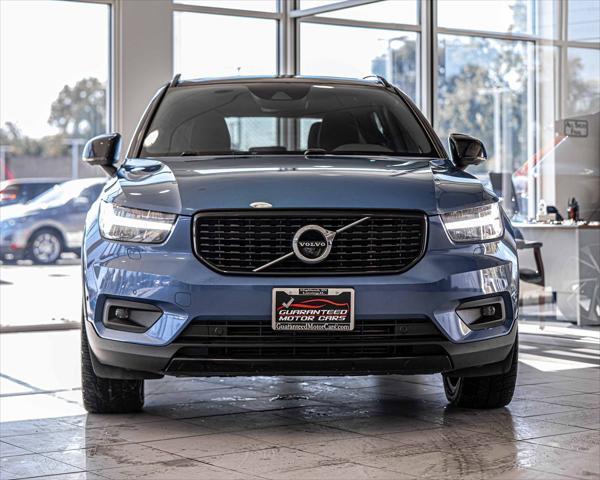 Photo of 2021 Bursting Blue Metallic Volvo XC40