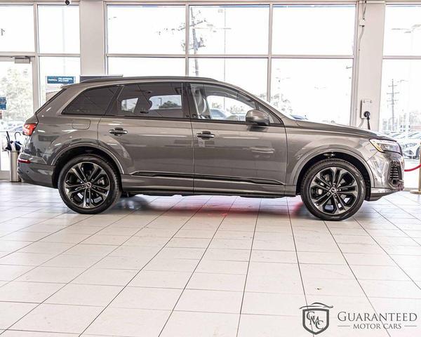 Photo of 2025 Samurai Gray Metallic Audi Q7