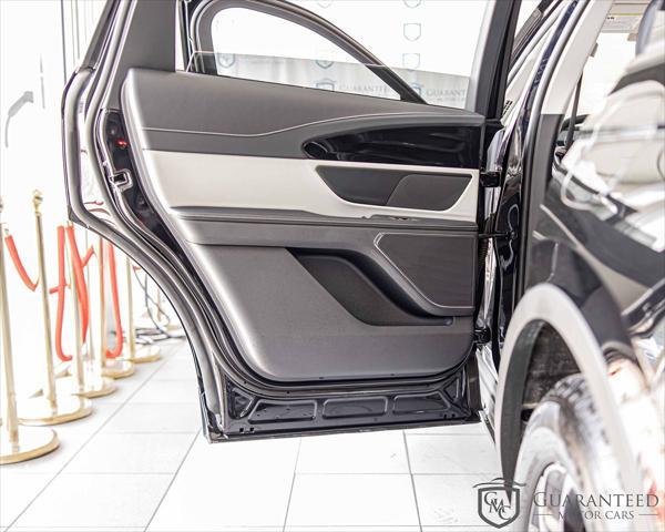 Photo of 2025 Infinite Black Metallic Clearcoat Lincoln Nautilus