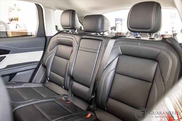 Photo of 2025 Infinite Black Metallic Clearcoat Lincoln Nautilus