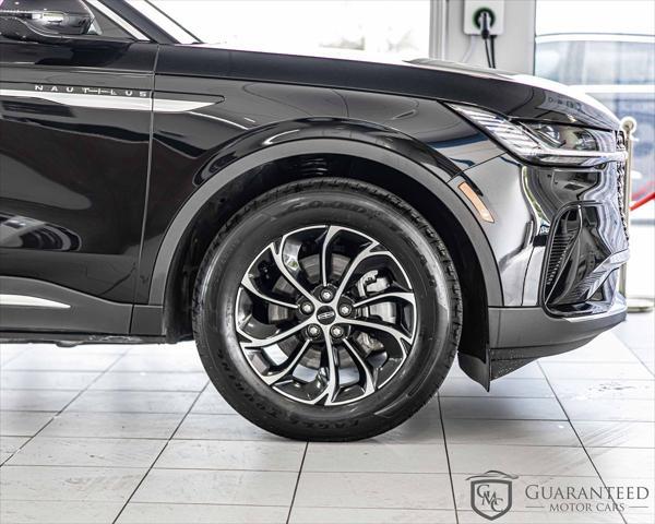 Photo of 2025 Infinite Black Metallic Clearcoat Lincoln Nautilus