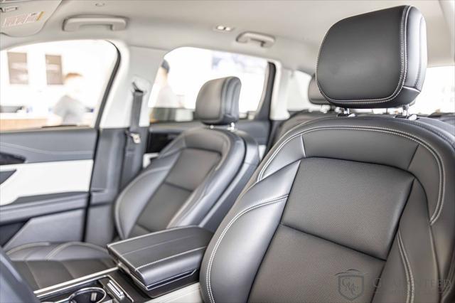 Photo of 2025 Infinite Black Metallic Clearcoat Lincoln Nautilus