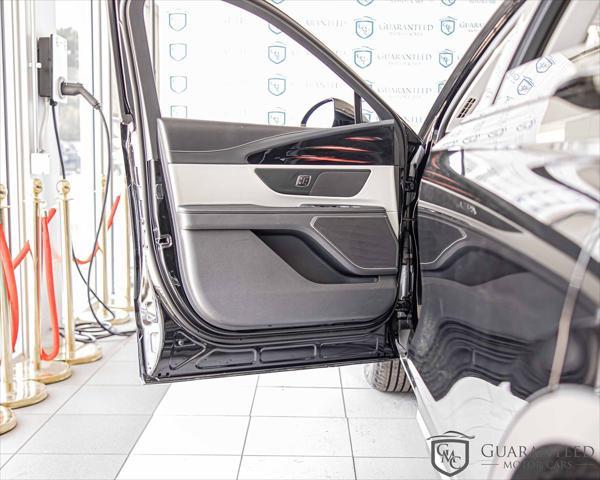 Photo of 2025 Infinite Black Metallic Clearcoat Lincoln Nautilus