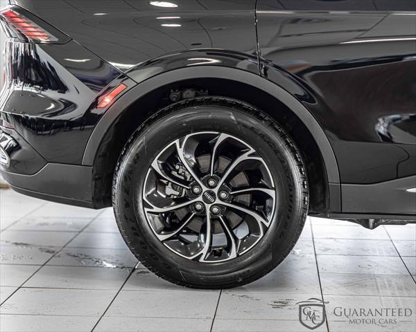Photo of 2025 Infinite Black Metallic Clearcoat Lincoln Nautilus