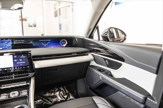 Photo of 2025 Infinite Black Metallic Clearcoat Lincoln Nautilus