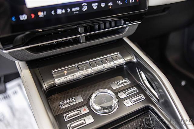 Photo of 2025 Infinite Black Metallic Clearcoat Lincoln Nautilus