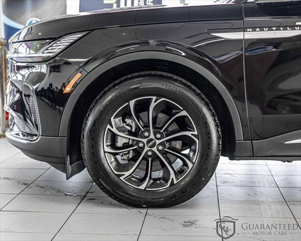 Photo of 2025 Infinite Black Metallic Clearcoat Lincoln Nautilus