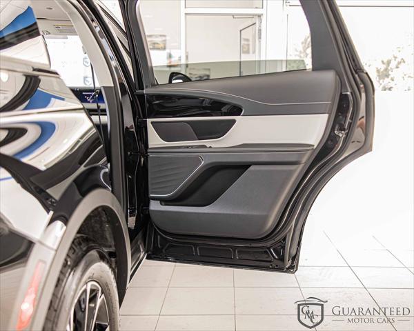 Photo of 2025 Infinite Black Metallic Clearcoat Lincoln Nautilus