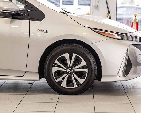 Photo of 2018 Classic Silver Metallic Toyota Prius Prime