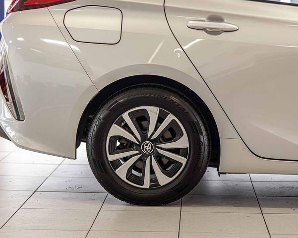 Photo of 2018 Classic Silver Metallic Toyota Prius Prime