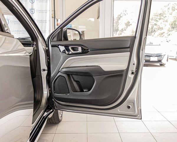 Photo of 2018 Classic Silver Metallic Toyota Prius Prime