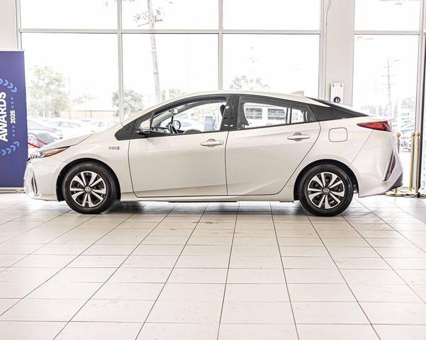 Photo of 2018 Classic Silver Metallic Toyota Prius Prime