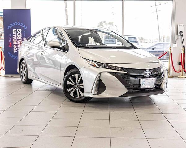 Photo of 2018 Classic Silver Metallic Toyota Prius Prime