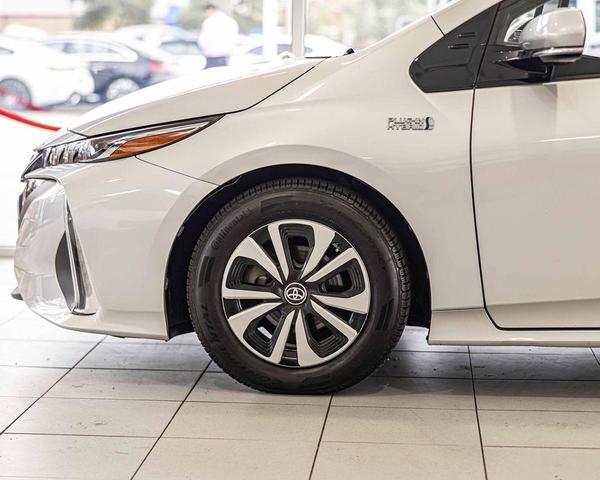 Photo of 2018 Classic Silver Metallic Toyota Prius Prime