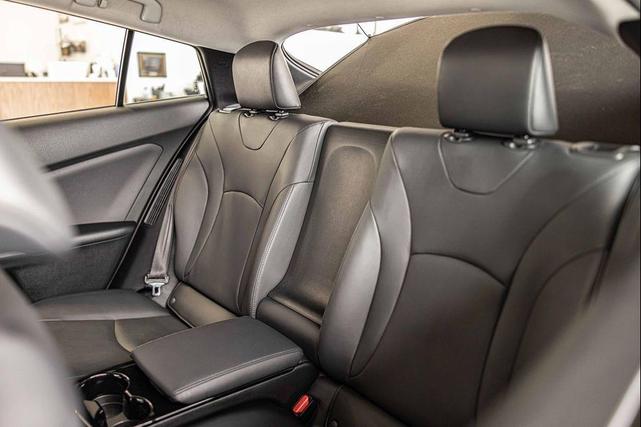 Photo of 2018 Classic Silver Metallic Toyota Prius Prime