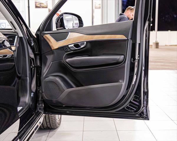 Photo of 2023 Crystal White Metallic Volvo XC90