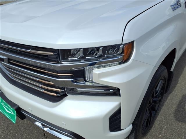 Photo of 2021 Iridescent Pearl Tricoat Chevrolet Silverado 1500