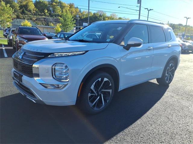 Photo of 2022 White Diamond Mitsubishi Outlander
