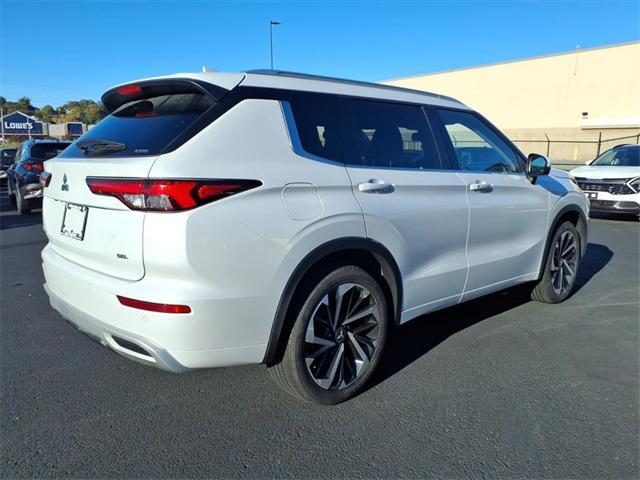 Photo of 2022 White Diamond Mitsubishi Outlander