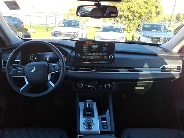 Photo of 2022 White Diamond Mitsubishi Outlander