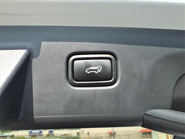 Photo of 2024 White Pearl Hyundai TUCSON Hybrid