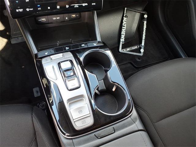 Photo of 2024 White Pearl Hyundai TUCSON Hybrid