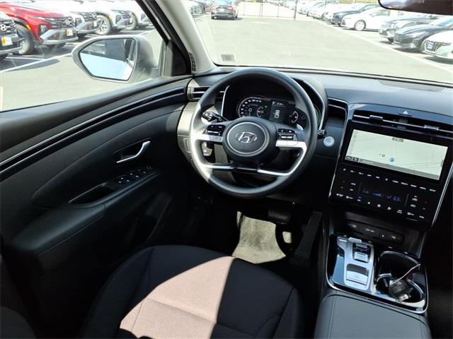 Photo of 2024 White Pearl Hyundai TUCSON Hybrid