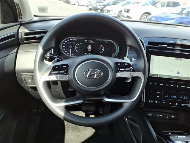Photo of 2024 White Pearl Hyundai TUCSON Hybrid